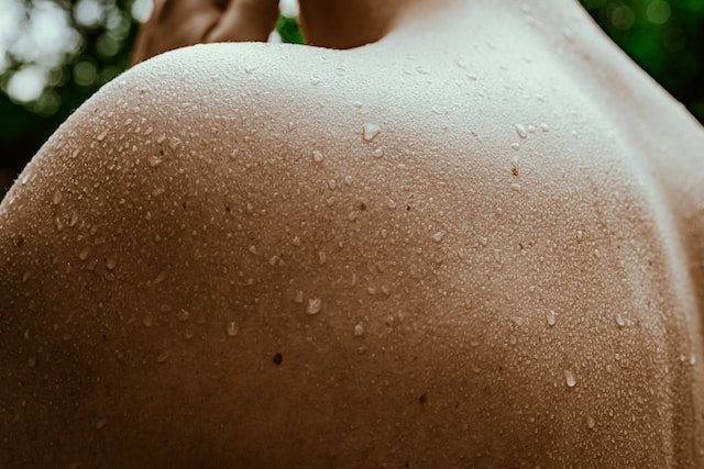 how to treat mild heatstroke
